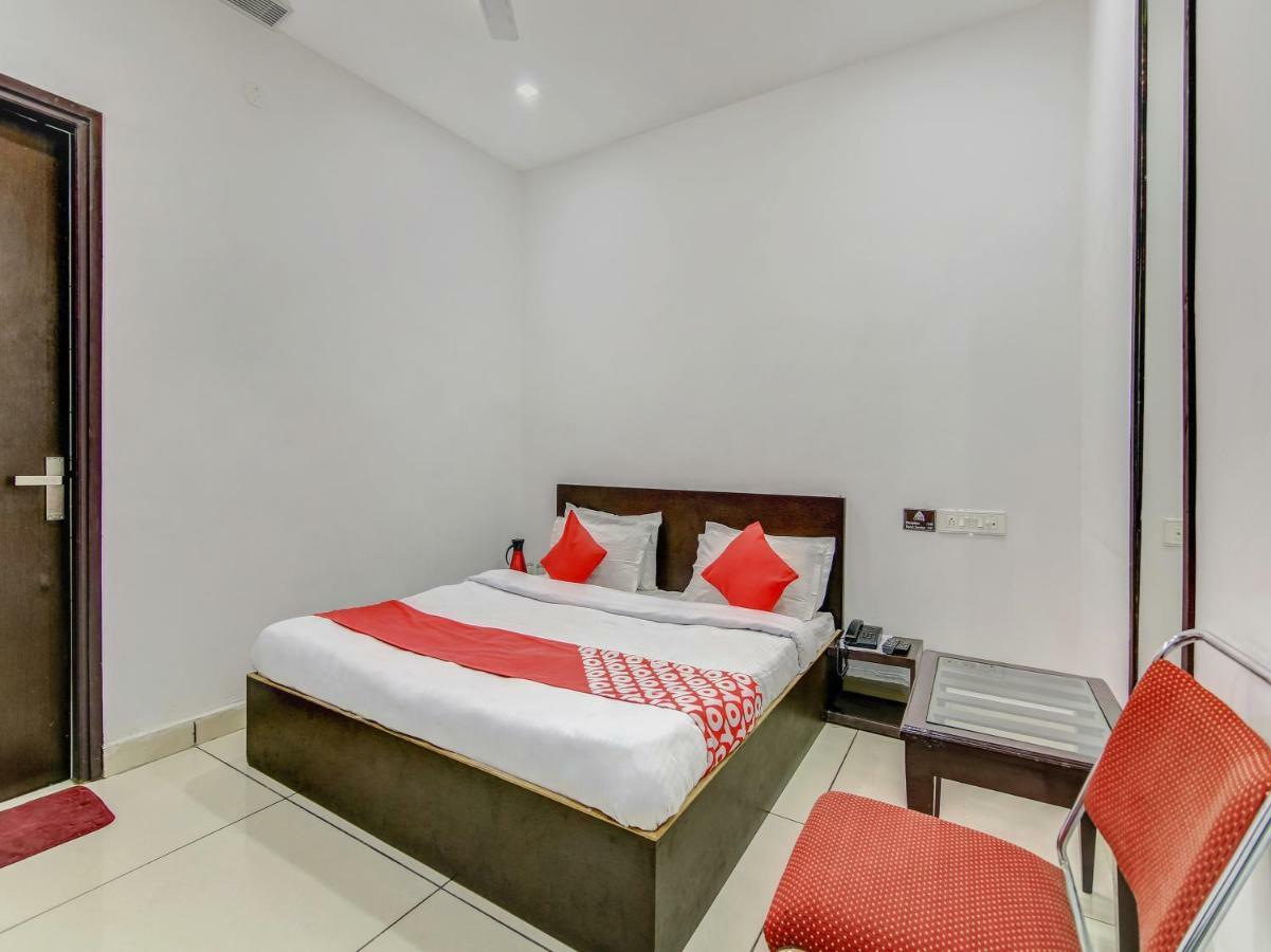 Oyo 27999 Hotel Deep Sirsa ภายนอก รูปภาพ